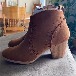 Adorable, New cinnamon Booties